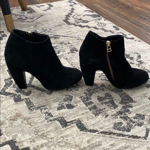Black suede Steve Madden booties SZ 8.